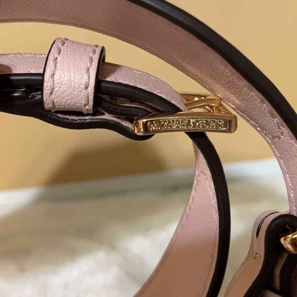 Michael Kors Vanilla Pink Messenger Crossbody - Picture 16 of 16